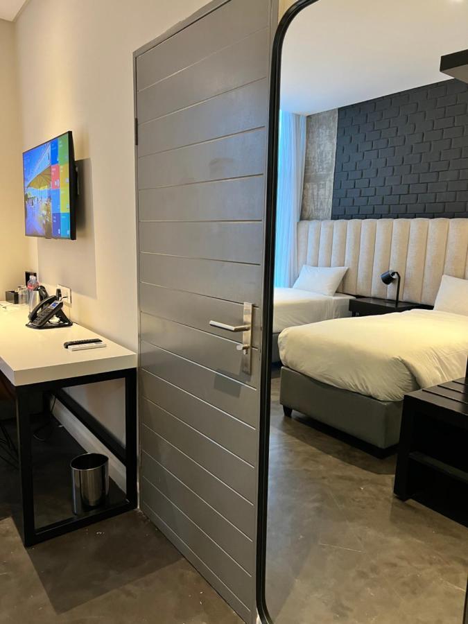 The Urban Hotel Лусака Екстер'єр фото